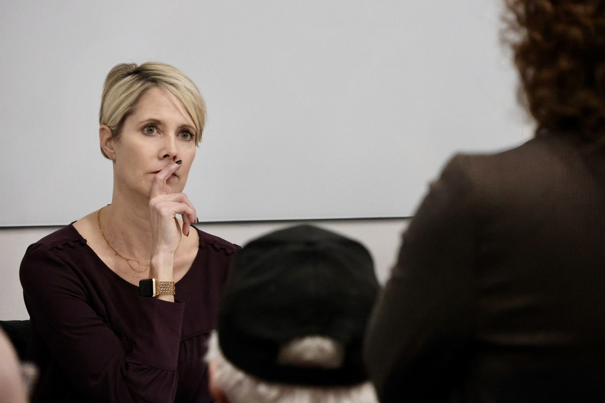 CityAttyKlein's tweet image. Tonight, neighbors, community leaders, and law enforcement came together for a community safety meeting in Franklinton.

We’ll continue to work alongside @ColumbusPolice and Code Enforcement to address challenges and strengthen public safety across every neighborhood.