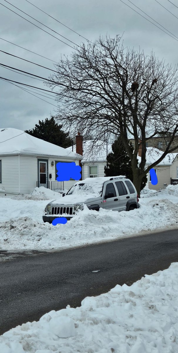 With the winter storm behind us, #hamont Parking Enforcement has seen an influx in calls for snowbound vehicles.  Snowbound vehicles disrupt traffic flow and snow clearing operations.  Vehicles on street may park for a maximum of 12hrs. Exceeding 12hr time limit=$35 fine ❄️❄️🛻🛻