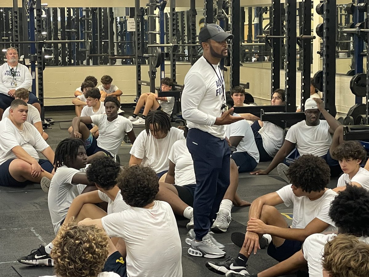 Aquinas Football (@sta_football) on Twitter photo 🔹🔸 Give your best, so we can be the best! 🔸🔹
#FTF
#Brotherly_Love
#YouGoWeGo
<a href="/CoachHarriott/">Roger Harriott</a> 🔹🔸 Give your best, so we can be the best! 🔸🔹
#FTF
#Brotherly_Love
#YouGoWeGo
<a href="/CoachHarriott/">Roger Harriott</a>