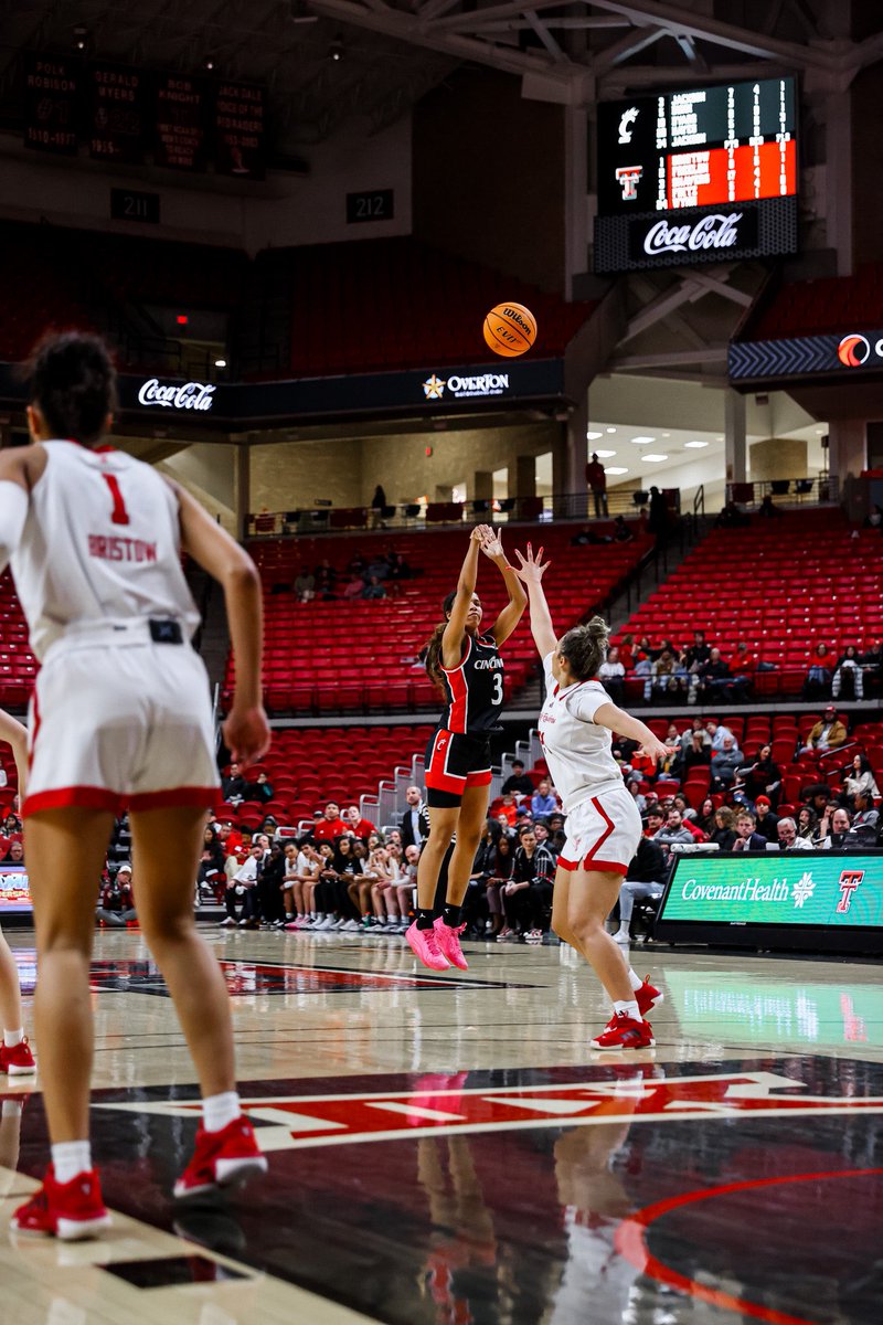 33 points from these two 🤝

<a href="/_t4hylton/">Tineya Hylton</a> | <a href="/ReaganJ45/">Reagan Jackson</a>