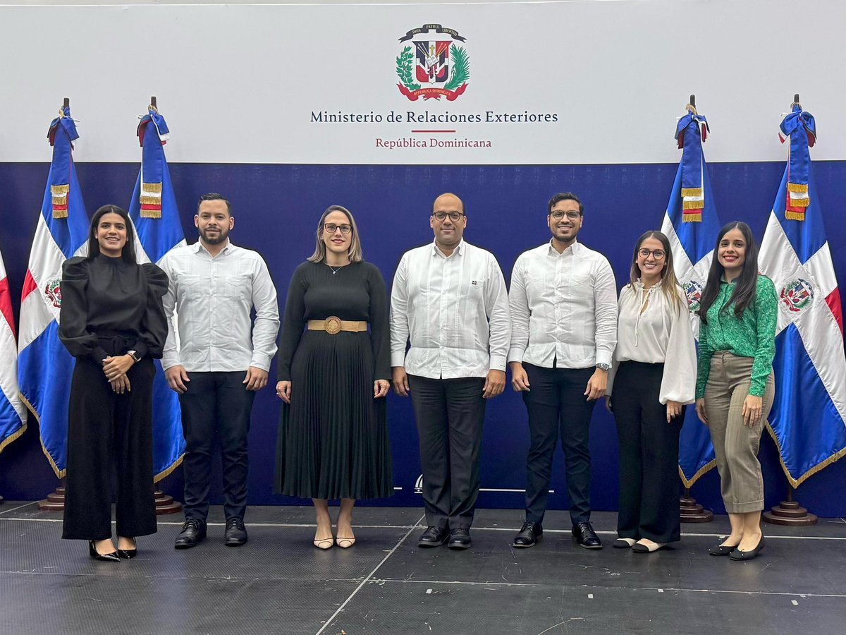 Wellington Bencosme (@wdbencosme) on Twitter photo Productiva reunión con la directora de Organismos Internacionales del <a href="/mirexrd/">Cancillería de República Dominicana</a> María Fernanda Ortega y equipo, bajo coordinación del viceministro de Política Exterior Multilateral Rubén Silié, analizando prioridades de RD ante las Naciones Unidas. Productiva reunión con la directora de Organismos Internacionales del <a href="/mirexrd/">Cancillería de República Dominicana</a> María Fernanda Ortega y equipo, bajo coordinación del viceministro de Política Exterior Multilateral Rubén Silié, analizando prioridades de RD ante las Naciones Unidas.