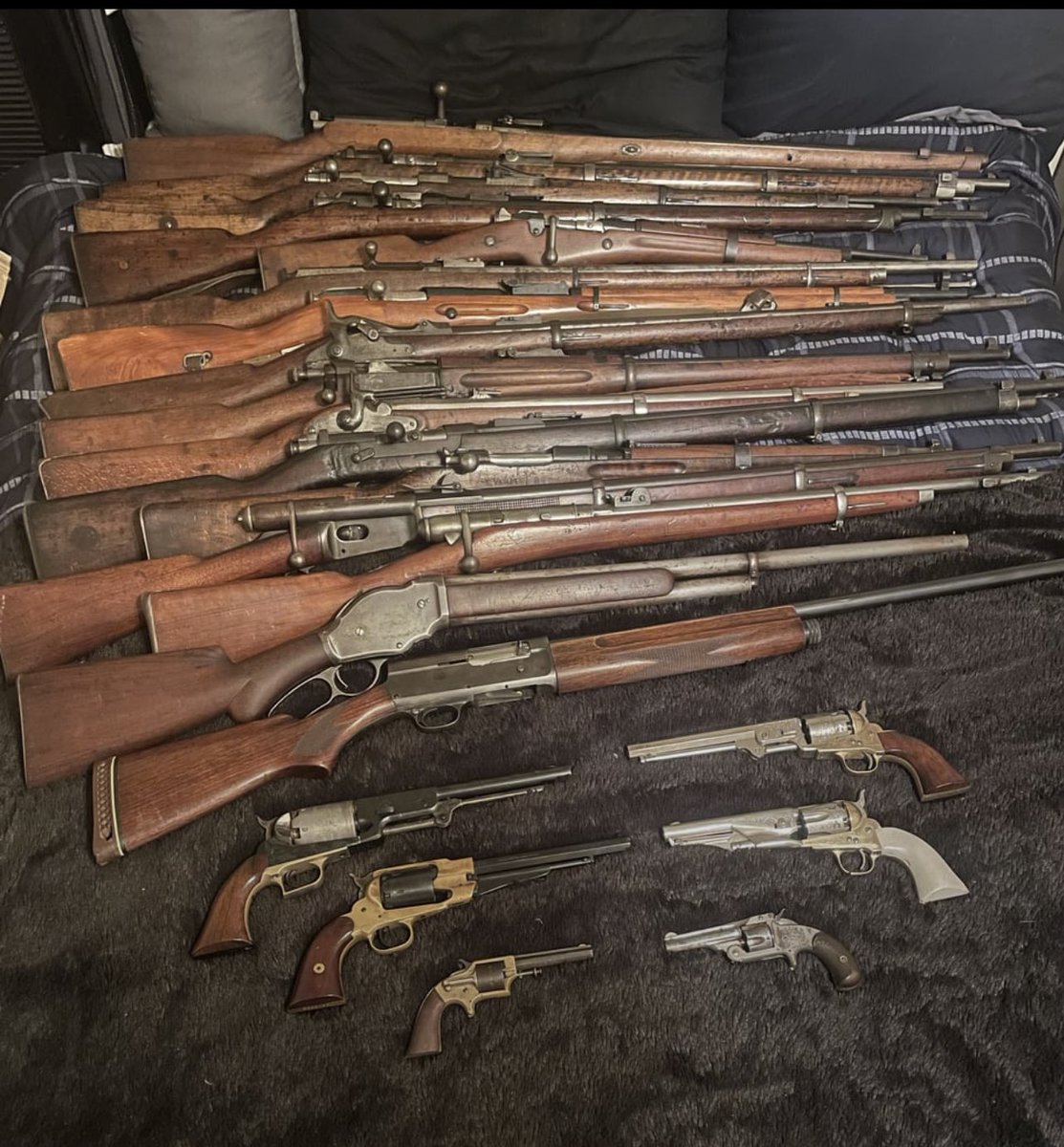 Weapons Daily tweet media