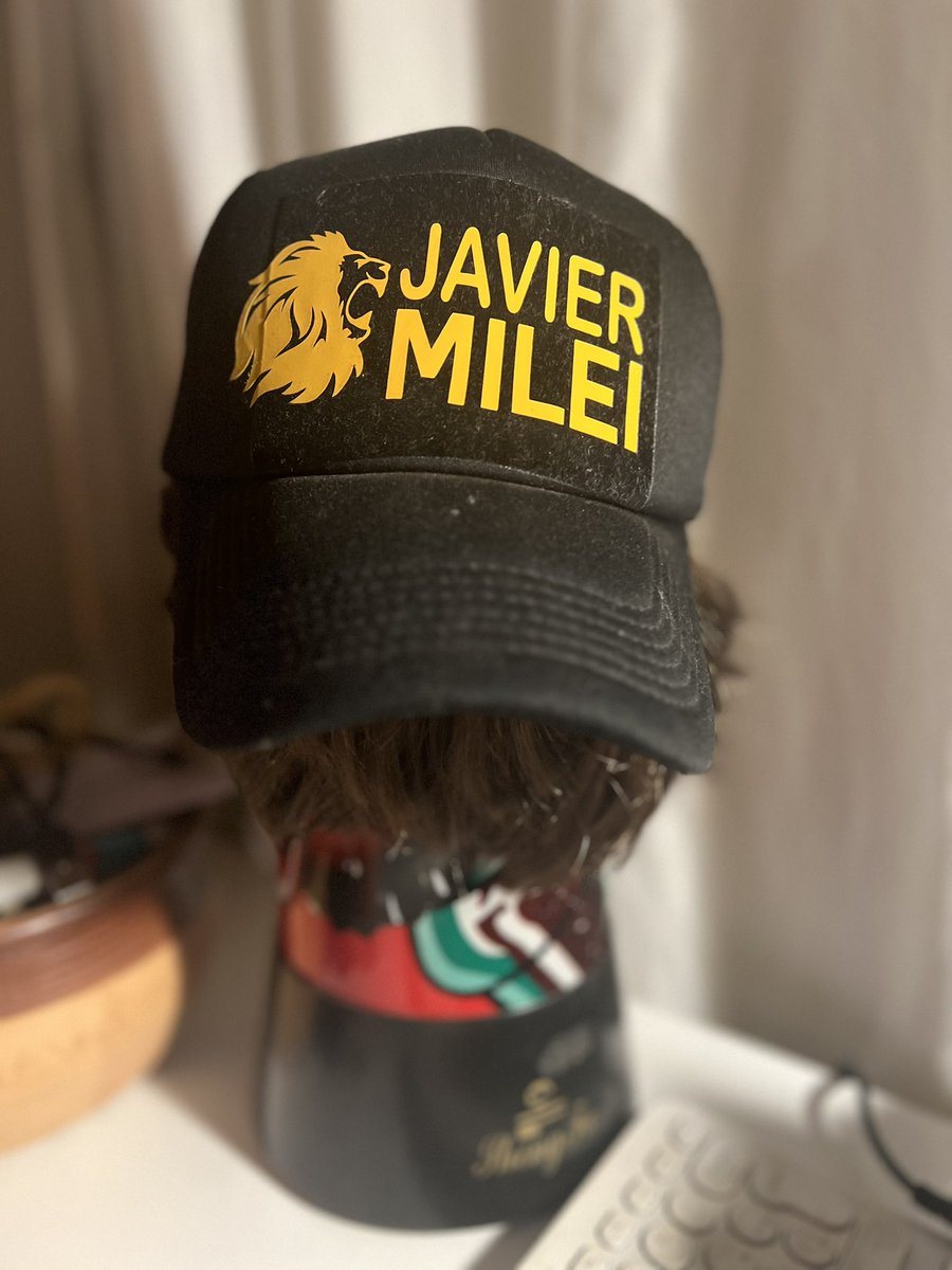 natilandia (@natilandia08g) on Twitter photo Querido <a href="/JMilei/">Javier Milei</a> ;
En casa sos “ El Peluca”, te sigo gracias a uno de mis hijos, antes de antes, te fue a ver a una charla en un auditorio de por acá, muy de barrio.
Vino y a sus 24 años (hoy casi 29) me dijo -seguí a este tipo mamá-, que es un fenómeno, un capo.
Ahí te vi en la Querido <a href="/JMilei/">Javier Milei</a> ;
En casa sos “ El Peluca”, te sigo gracias a uno de mis hijos, antes de antes, te fue a ver a una charla en un auditorio de por acá, muy de barrio.
Vino y a sus 24 años (hoy casi 29) me dijo -seguí a este tipo mamá-, que es un fenómeno, un capo.
Ahí te vi en la