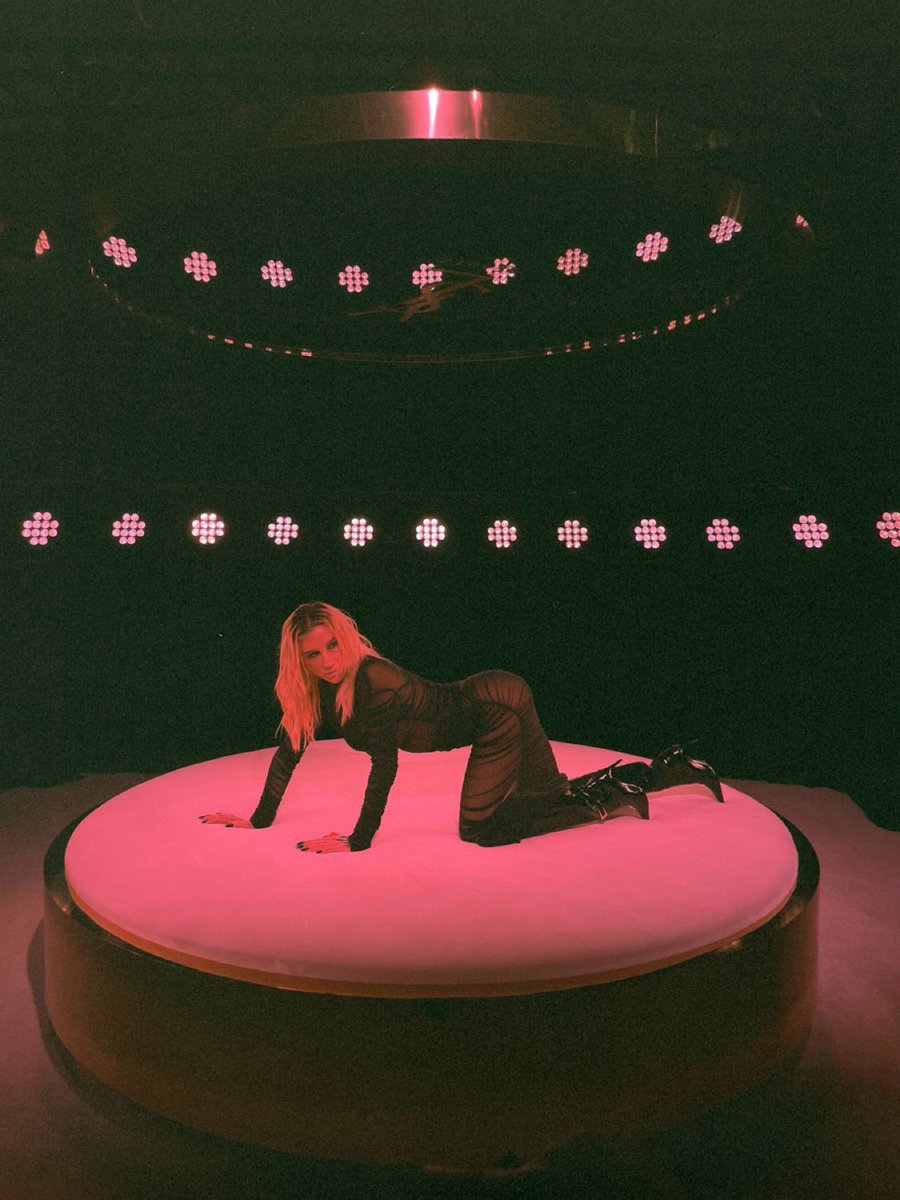 Kesha shares a new photo 👀