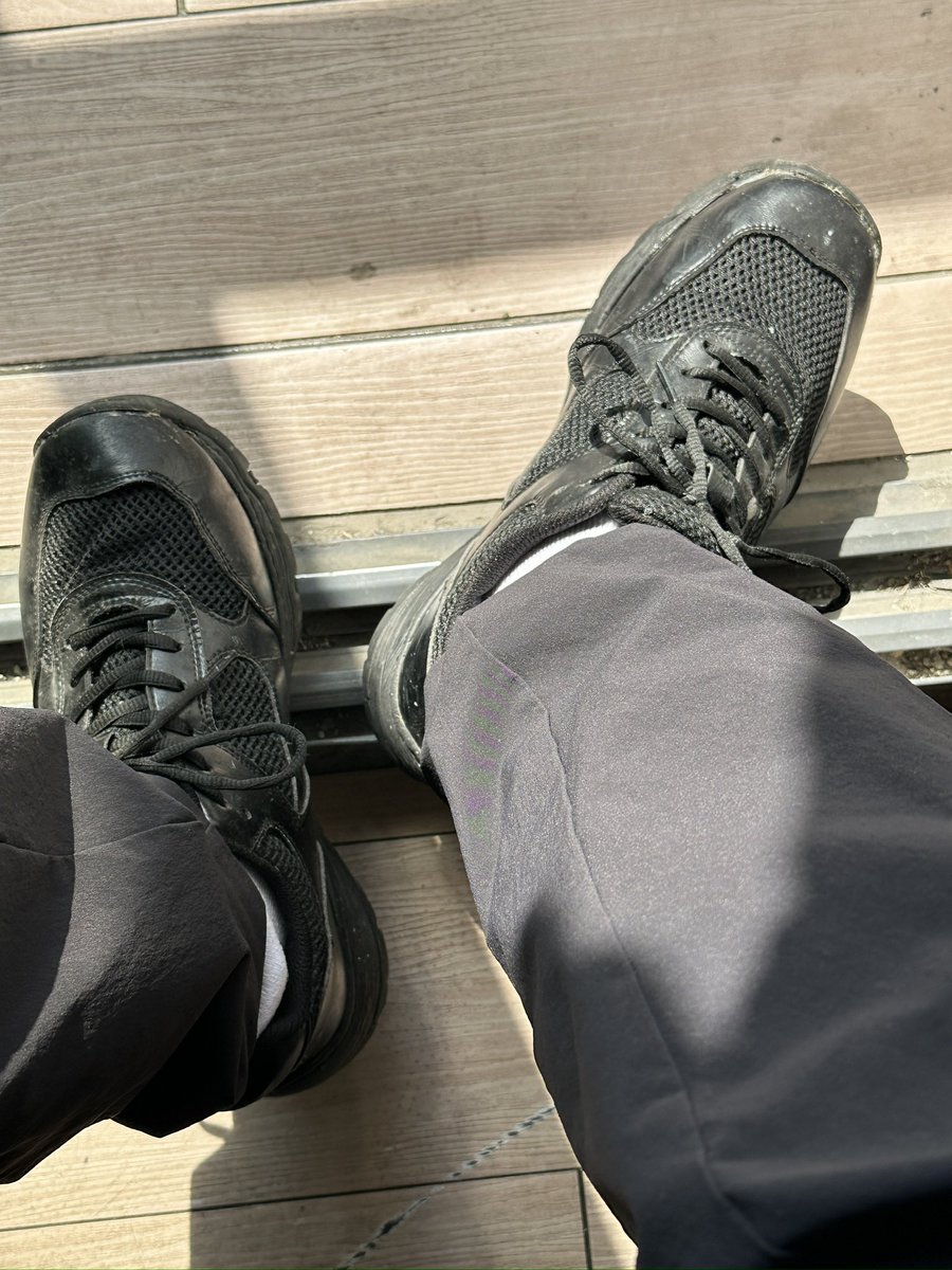 最佳通勤搭子，真的好穿，小黑鞋yyds
再说一遍，有鞋刷吗？？