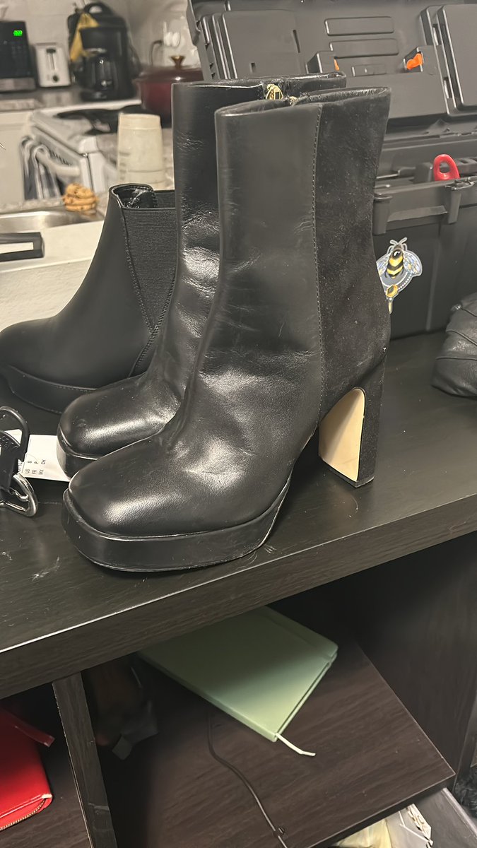 Janabrinks's tweet photo. Essa é a bota :P 

A de trás foi 13.99 tbm https://t.co/cg2t2aBUuo