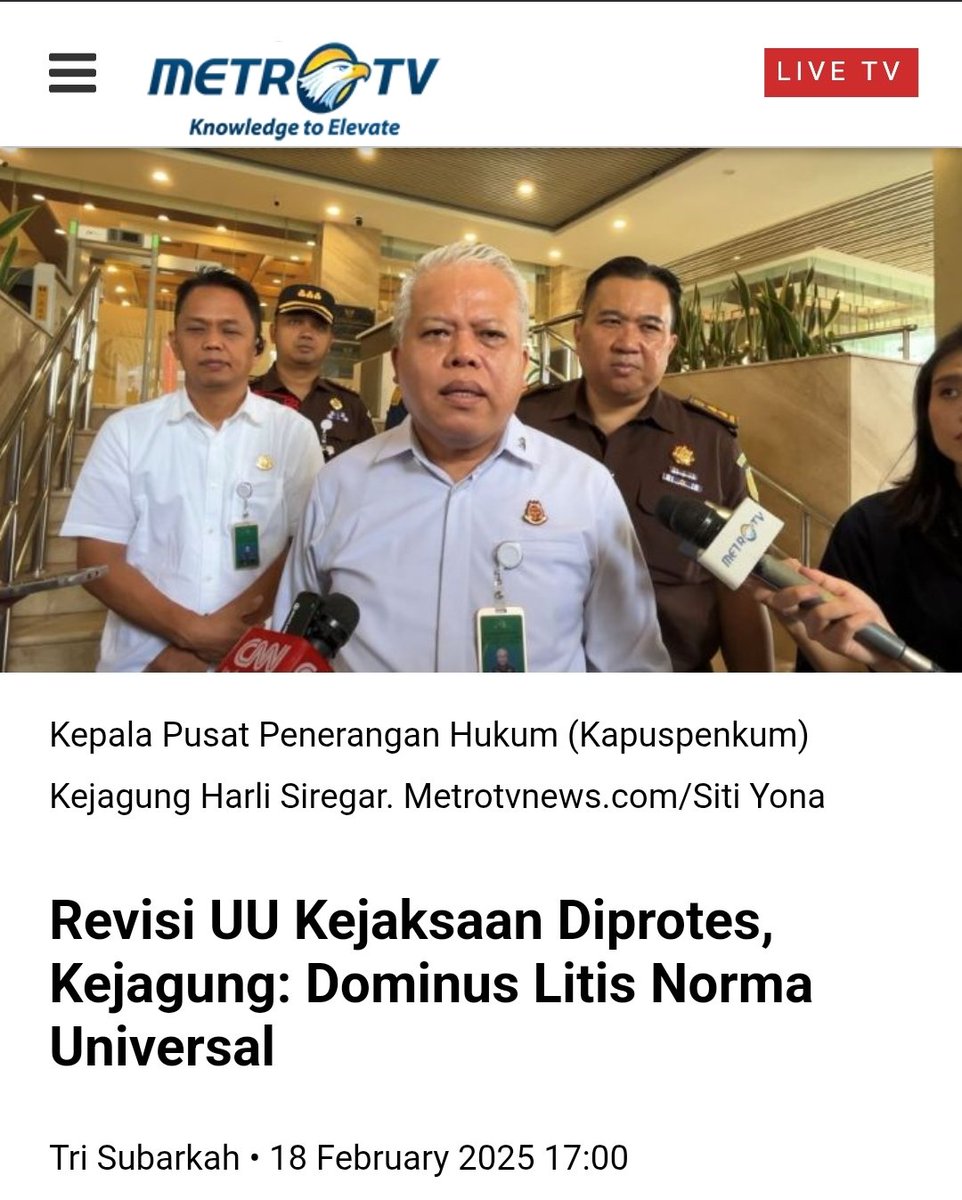 Gak kebayang deh, 
kalo sebuah institusi kebal hukum😵
Itulah,
kenapa mahasiswa dalam demo #IndonesiaGelap 
juga menolak atas revisi UU Kejaksaan
terkait kewenangan tambahan hak "imunitas" jaksa
Coz, 
hal tsb menyimpang jauh 
dari prinsip keadilan di hadapan hukum
