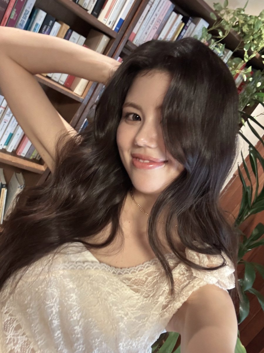 나의 가장 소중한 물건이 내 노래를 듣는다면…👩🏻‍🚀

Olivia Marsh의 Song For It 영상을
지금 바로 워너뮤직코리아 유튜브에서 감상해 보세요!

🔗 youtu.be/SxRjq5csgxM

#warnermusic #warnerkpop
#WMKoriginals #SongForIt #송포잇
#OliviaMarsh #올리비아마쉬 #42 #Strategy
<a href="/livvy__marsh/">Olivia Marsh Official</a>