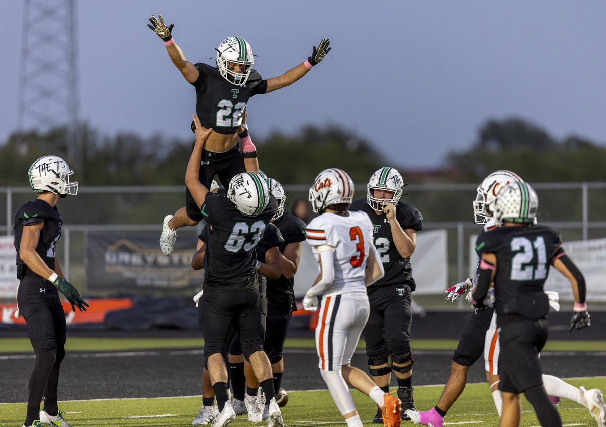 Zach Birdwell (@coachzbirdwell) on Twitter photo Throw all of the “That’s how it’s always been done” out the window!!
Let’s run it back <a href="/OneBackOff/">One Back Football</a> Throw all of the “That’s how it’s always been done” out the window!!
Let’s run it back <a href="/OneBackOff/">One Back Football</a>