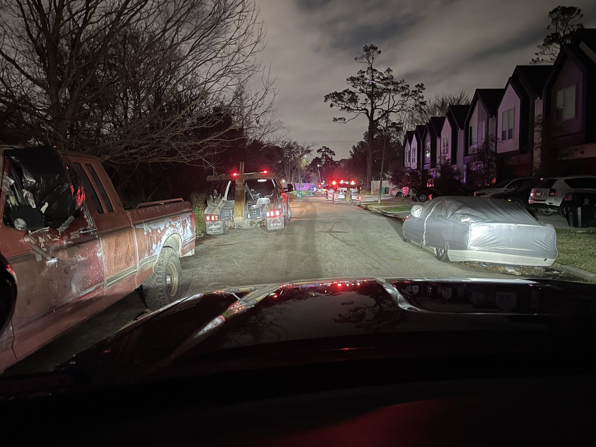 houstonpolice's tweet photo. South Central, K9 and Fox are searching for an evading suspect 3100 Truxillo. 202 https://t.co/9AlVvdr4Cq