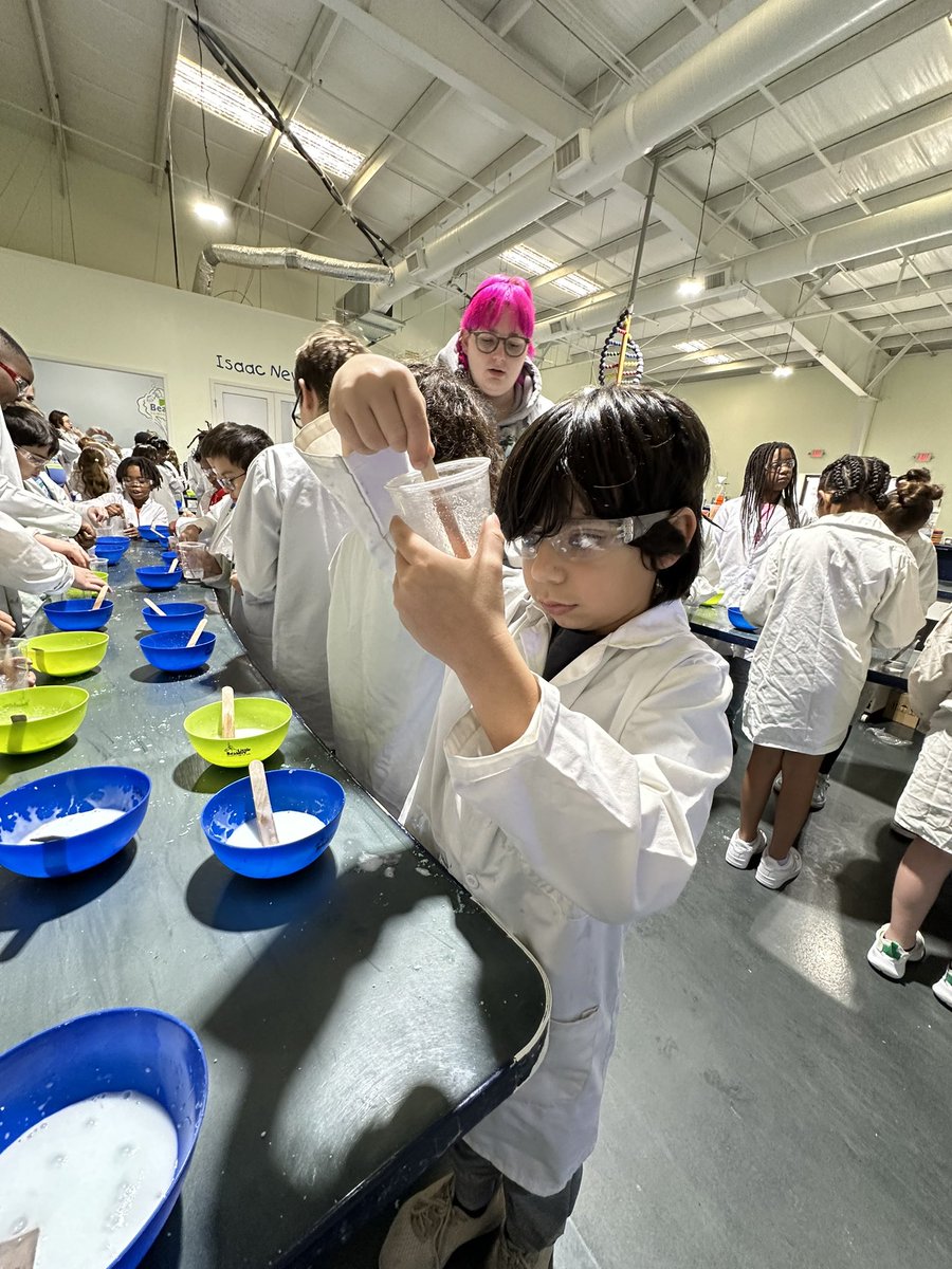 MsTate_EGE's tweet photo. Watch out Bill Nye… the Eagles have landed! 🧪🥼🦅 Field Trip fun! @HumbleISD_EGE @HumbleISD https://t.co/QZsOiA6lSu