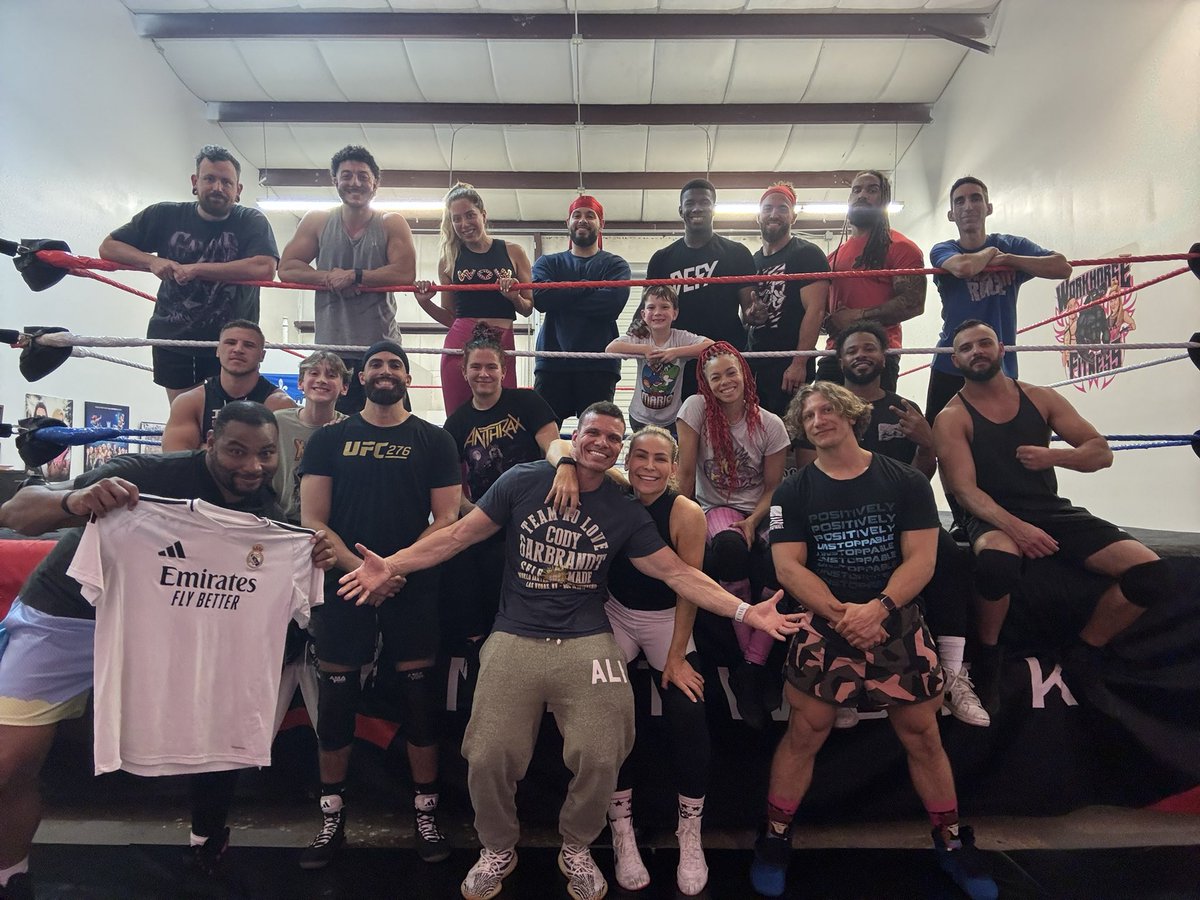 NatbyNature's tweet image. Nights like this make me love wrestling more than I already do…#DungeonStrong