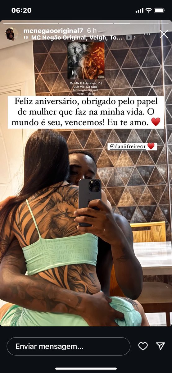 FinadoJava's tweet photo. O negão original é casado com uma mina e estão juntos desde os 17 anos 

Ele teve que fazer um personagem por causa da vida do funk 

E vocês aí achando que vida boa é comer puta, se afirma ae gelatina, a vida não é rede social https://t.co/wAIkMaBaav