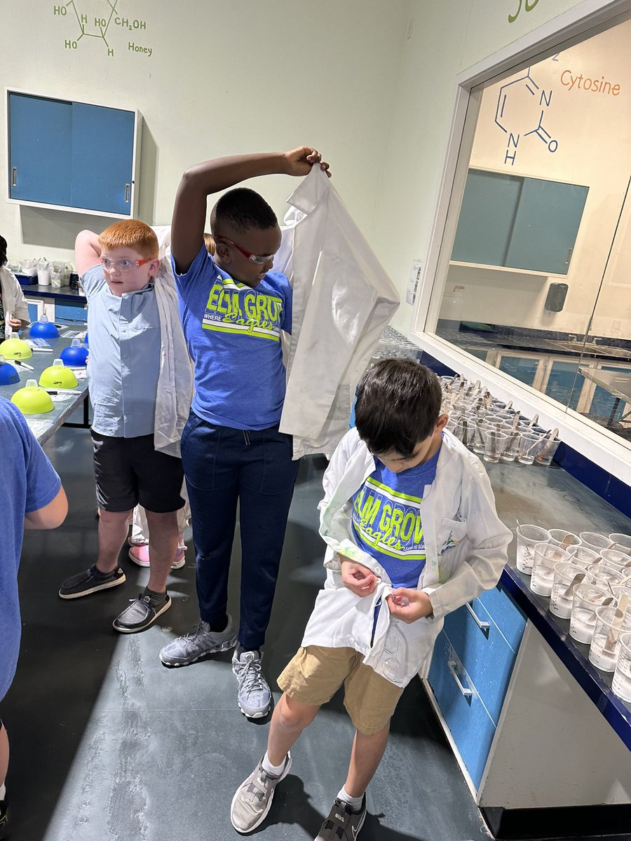 MsTate_EGE's tweet photo. More Field Trip fun!!!!! 🧪🥼🦅 @HumbleISD_EGE @HumbleISD https://t.co/EDJD5EPJir