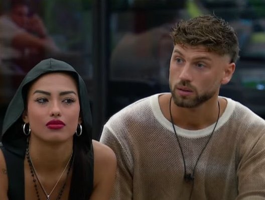 swtcevans's tweet image. El otro día Luciana decía “no sabe con quién se metió” refiriéndose a Lourdes por su jugada jajaja. Esto fue cine 🚬, que decirles #GranHermano