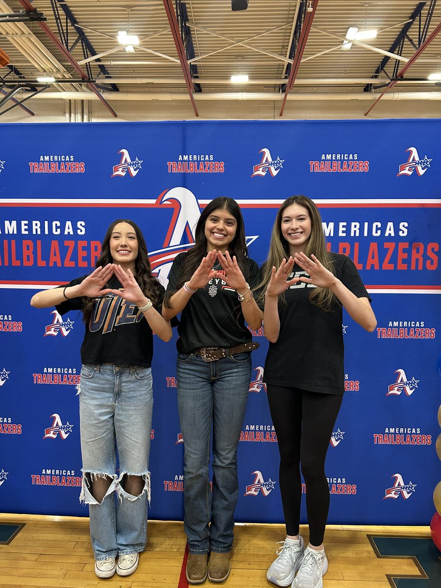 AmericasHSVB's tweet photo. Such an amazing group of young ladies who have set the standard in our program for four years! Americas will always be your home and we wish you all the success in your future as collegiate student athletes. Continue to achieve and inspire, for you are Trailblazers. @Americas_HS https://t.co/q8QsNAtVob