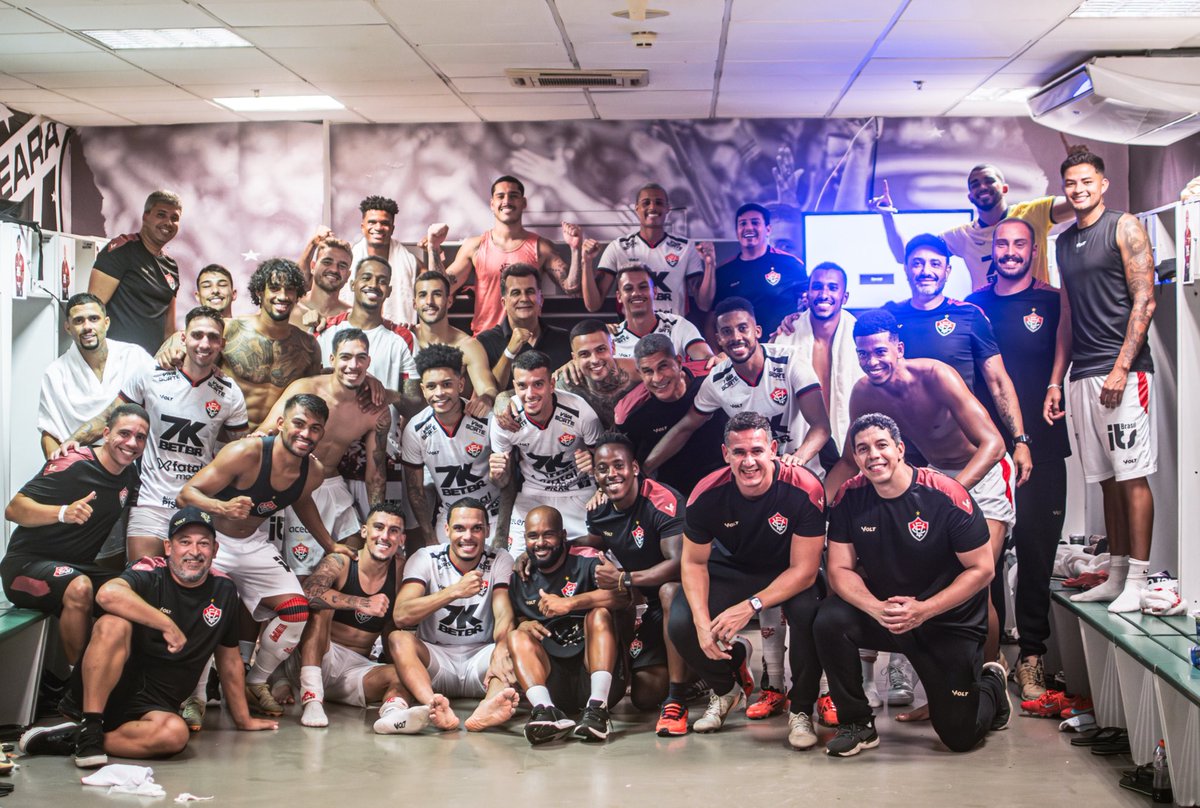 ECVitoria's tweet photo. ESPORTE CLUBE VITÓRIAAAAAAA!!!! ❤️🖤🦁

#PegaLeão #PorNossaHistória #Lampions2025 https://t.co/uj3bpK5WhX