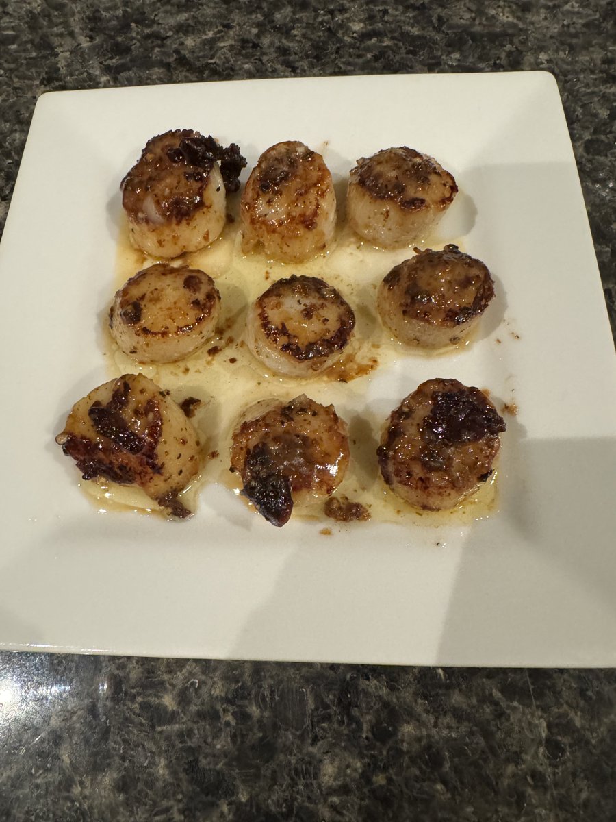 acemacg's tweet image. With a little help from myself my son added almost perfect scallops to what he has cooked this week. My only complaint is there wasn’t more. #KitsWhoCook