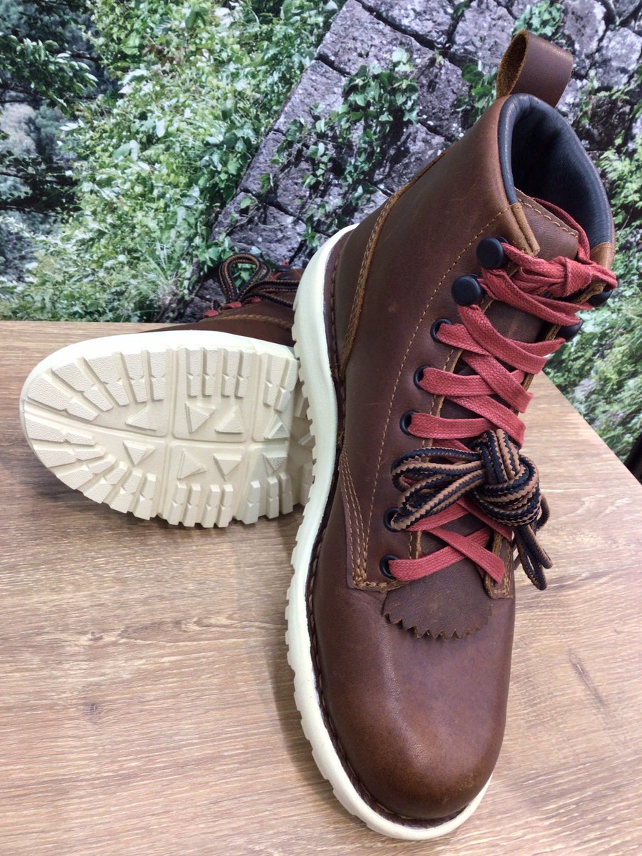 ricoland_oita's tweet image. 本日ご紹介するのは #DANNER 「Logger917」women´sブーツです🤩✨高品質なフルグレインレザー、GORE-TEX防水ライナー、VibramSPEラバー化EVAミッドソールがどんな天候でも快適な履き心地を実現🔥軽量でありながらサポート力も抜群で長時間歩いても疲れにくい😳どんなシーンでも頼れる一足です🥾‼️