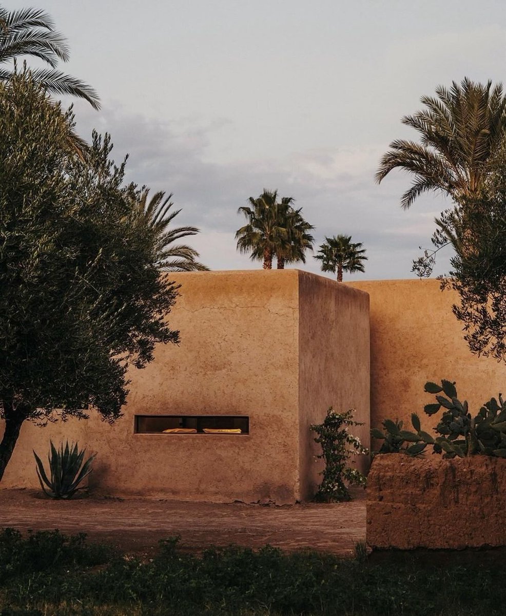 theshimmystore's tweet image. There’s a quiet beauty in earthy architecture—simple, grounded, and in perfect harmony with nature. This adobe home feels like an oasis of calm, blending seamlessly with its surroundings. Could you see yourself living in a space like this? 🌿🏡 #DesertArchitecture #SlowLiving…