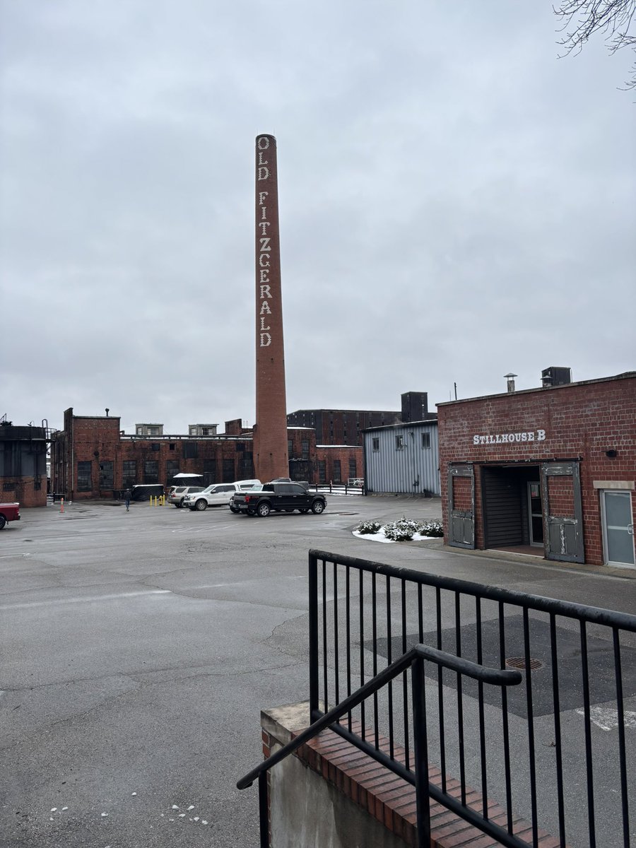 Kistneragro's tweet photo. Lou-ville 🥃🌽 #CMN #UPL https://t.co/ROVWOno1wH