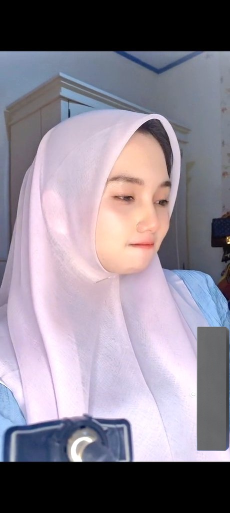 Cakep bgt ade satu ini kerudungnya agak nerawang