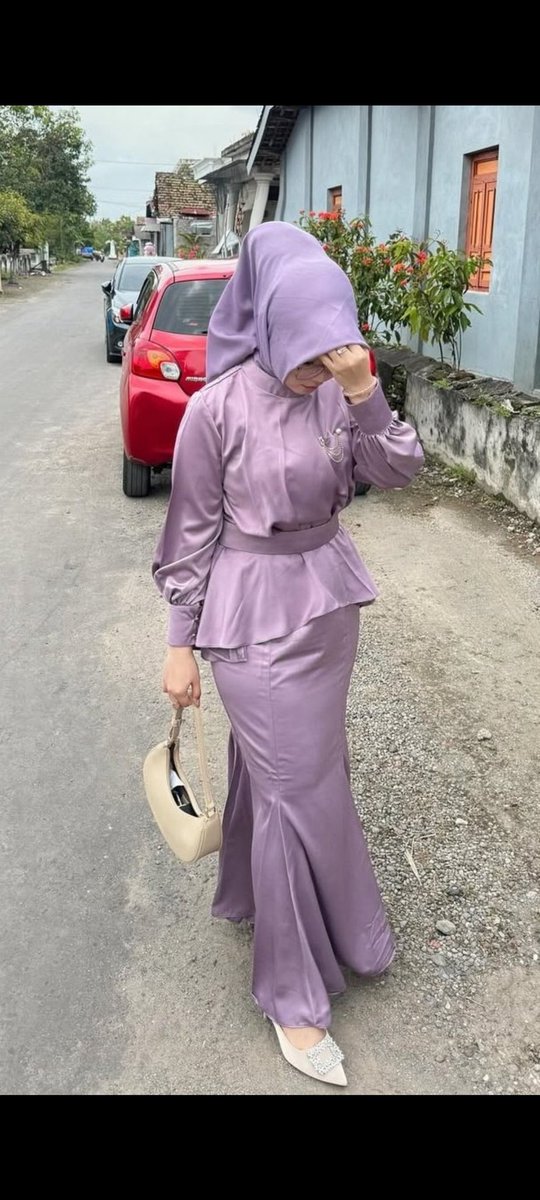 Ariyani Aniariyani (@emmabrightnees) on Twitter photo 