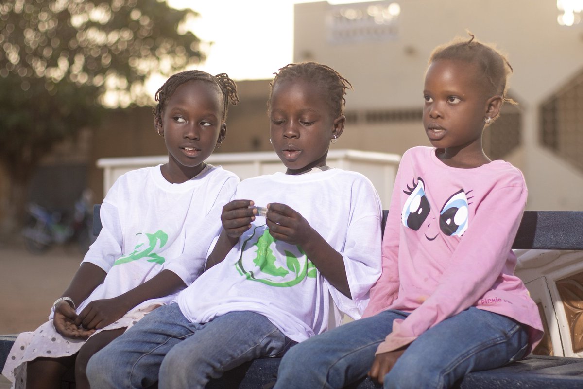Une première fois à Kaolack, un espace public aménagé avec des bancs écologiques issus de la menuiserie plastique et des pneus recyclés.

Pour un Kaolack Propre et Prospère Soyons Éco-Responsables 
✅
@abdourami