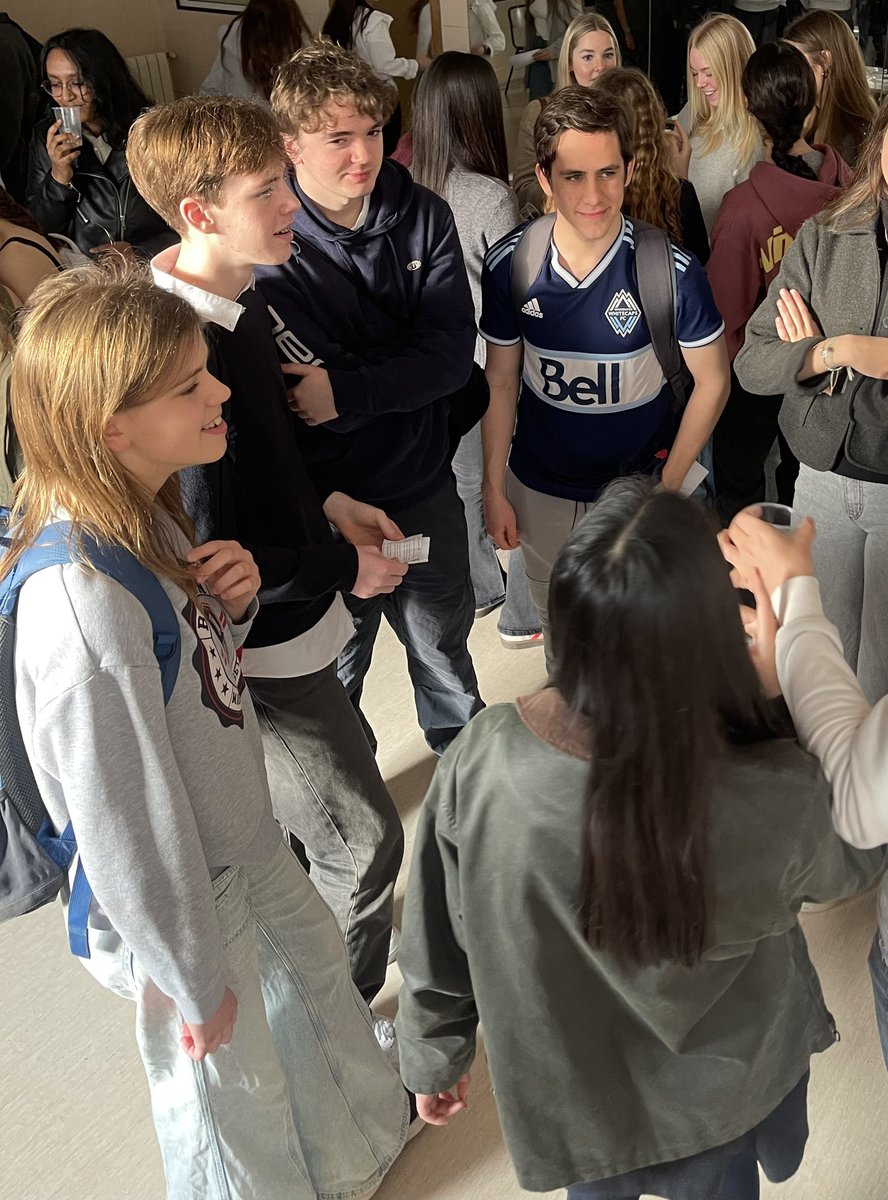 ElthamCLang's tweet photo. Day 3 in València: the students visited a school in the city centre and enjoyed a language exchange activity with Spanish students. https://t.co/D1Eu90YGjU