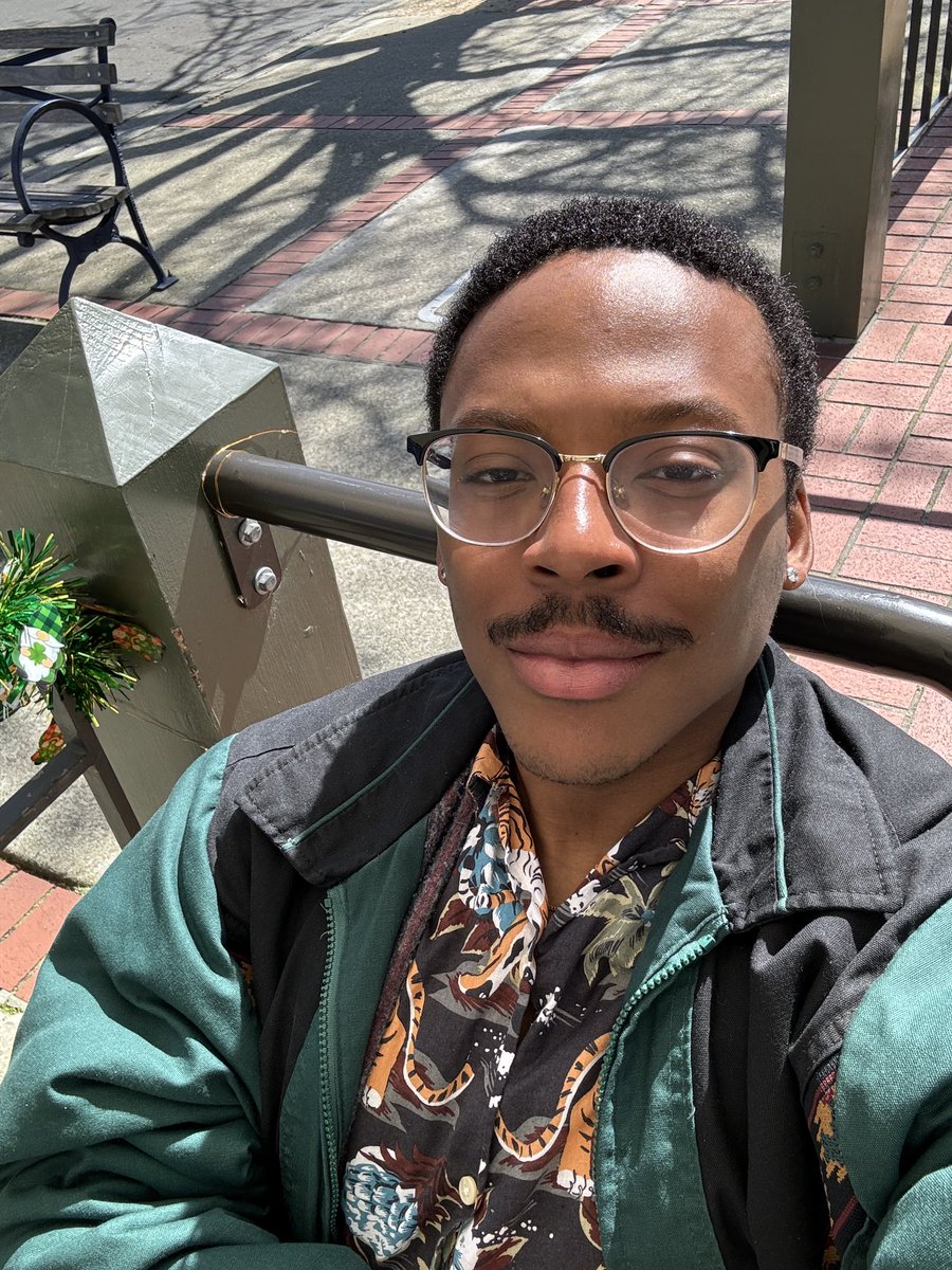 vstromg's tweet image. turned 24 today, ain’t shit to smile about