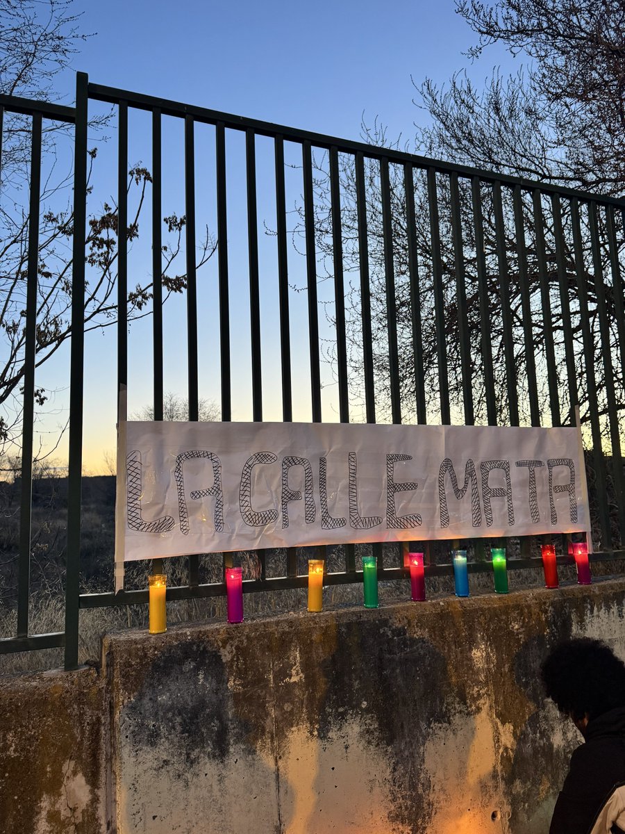 Ayer volvió a pasar.

Ayer mi amiga encontró a “Manino” en una chabola. Solo. Sin manta. Sin nadie.

Pero esta vez no se ha ido en silencio. Hemos dicho su nombre, exigido respuestas y rendido homenaje.

Manino vivió en las calles de Madrid, una ciudad que nunca le quiso.