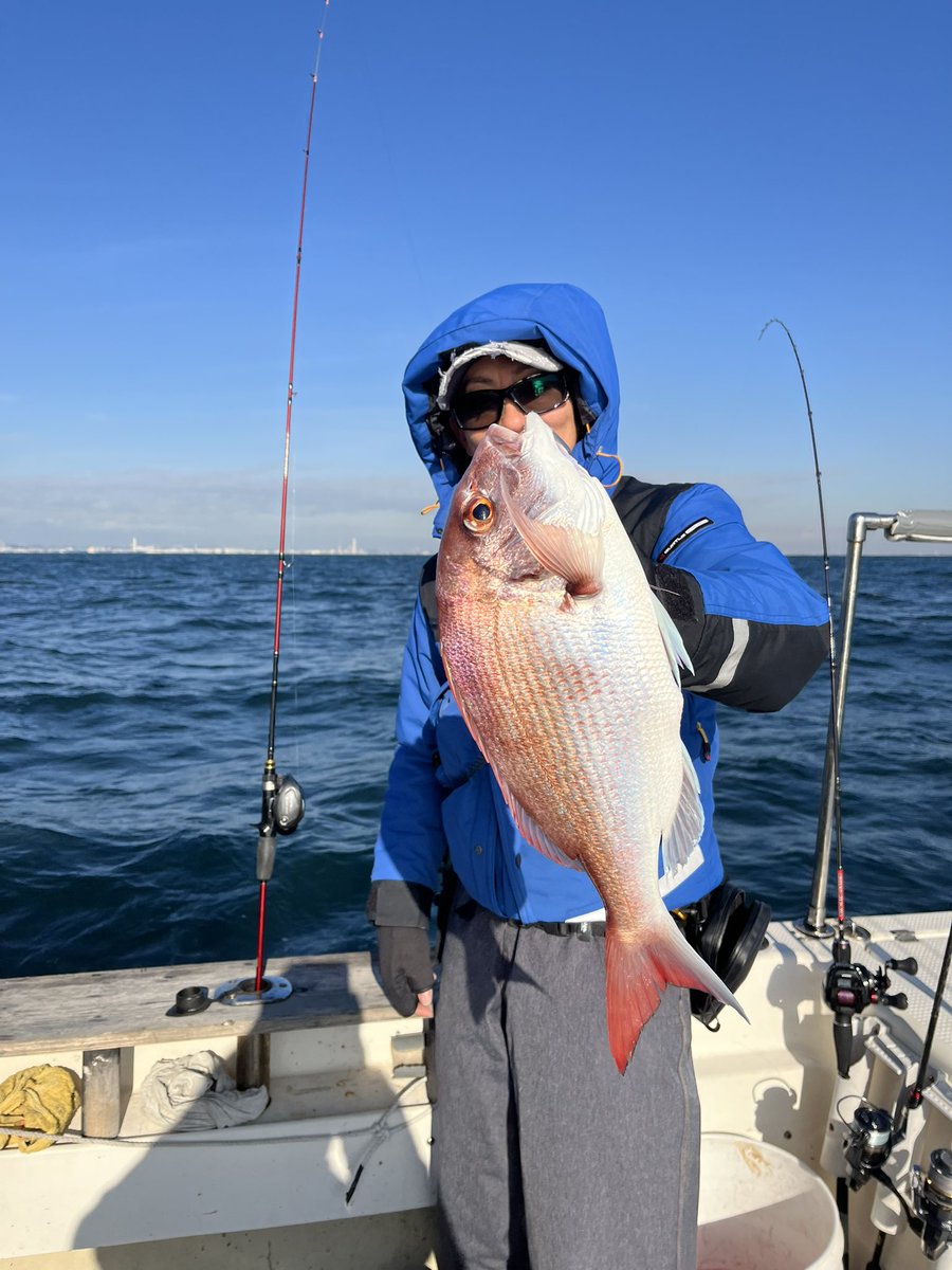 東京湾タイラバ！！
投稿が遅くなってしまったが、晩秋から年末にかけての釣果！！
東京湾では、使う人が少なく無い⁈色で何回かにかけて使用してみました！！
その結果、思った以上に釣れてくれた真鯛達でした！！

YouTube
youtu.be/PA_cCNRMywk?si…