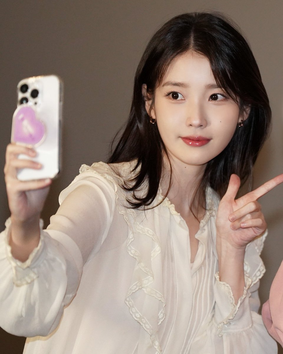 아이유 더 위닝 무대인사 비하인드 사진 33P 고화질 원본 177MB
IU CONCERT : THE WINNING Stage Greetings Behind the Scenes Photos (High Quality)

drive.google.com/drive/folders/…

blog.naver.com/edament/223767…