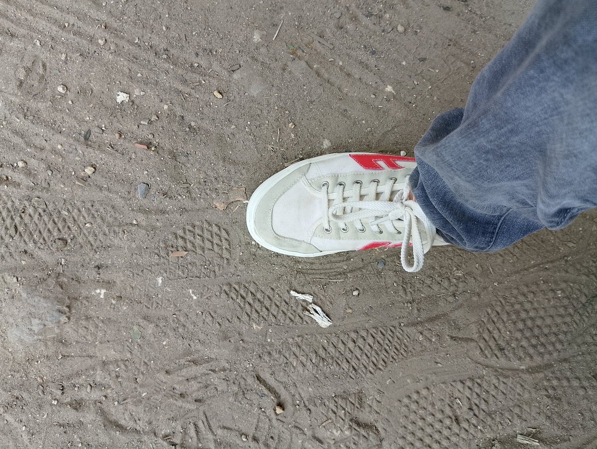 Client3308's tweet image. Ndio kutoka show room😂😂😂😂