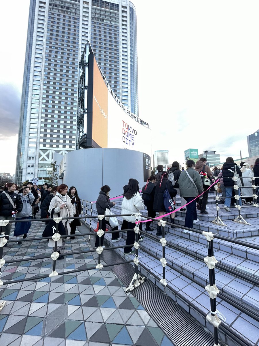 24Nissy708's tweet photo. @___aza_N ここで待ってます！ https://t.co/ZD98ymTVYI