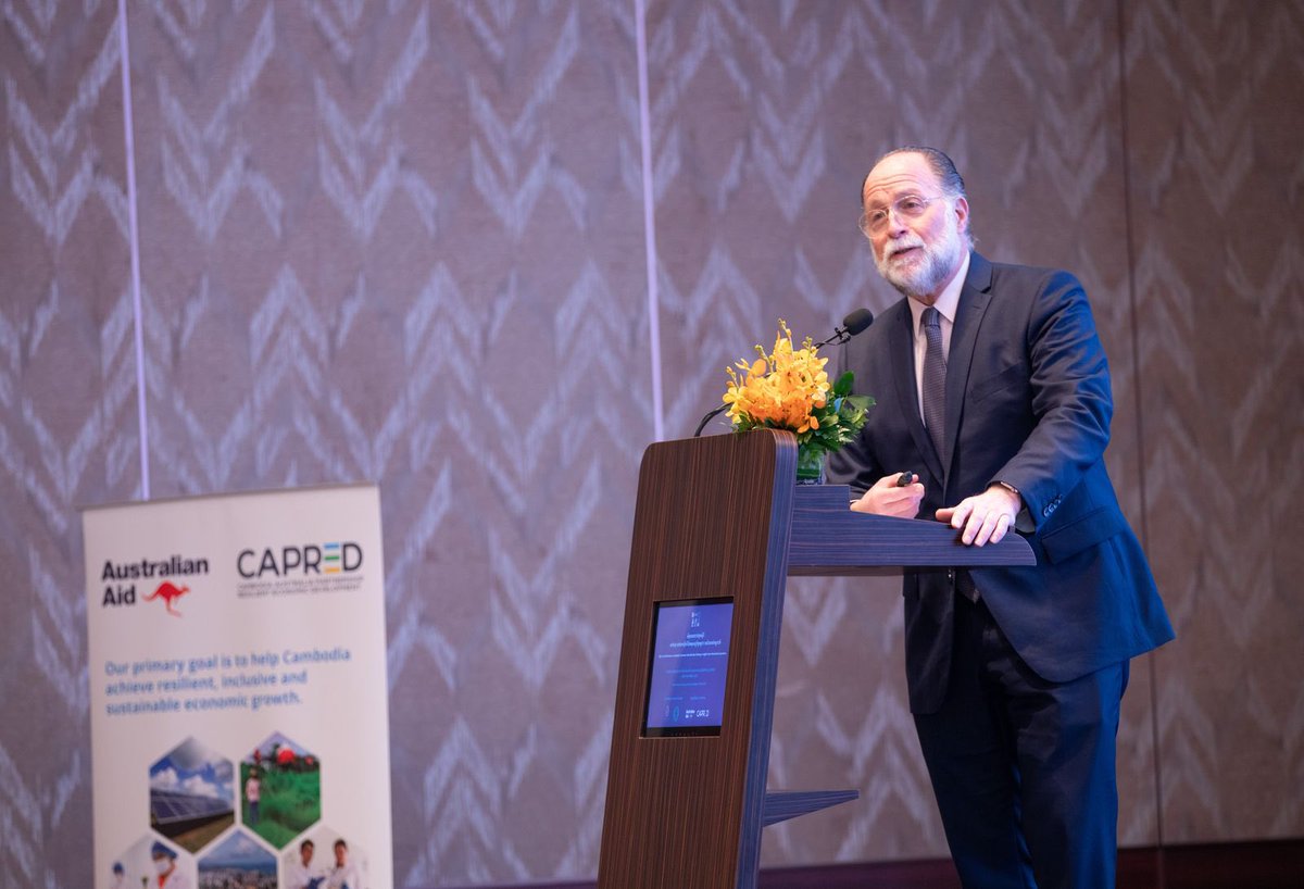 AusEmbPP's tweet photo. Diversification drives growth and prosperity. Through #CAPRED, 🇦🇺 hosted Professor @ricardo_hausman, Director of @HarvardGrwthLab, for a series of excellent discussions about how 🇰🇭 can attract FDI, increase its economic complexity, and diversify into new growth sectors. https://t.co/cphBmGYgLi