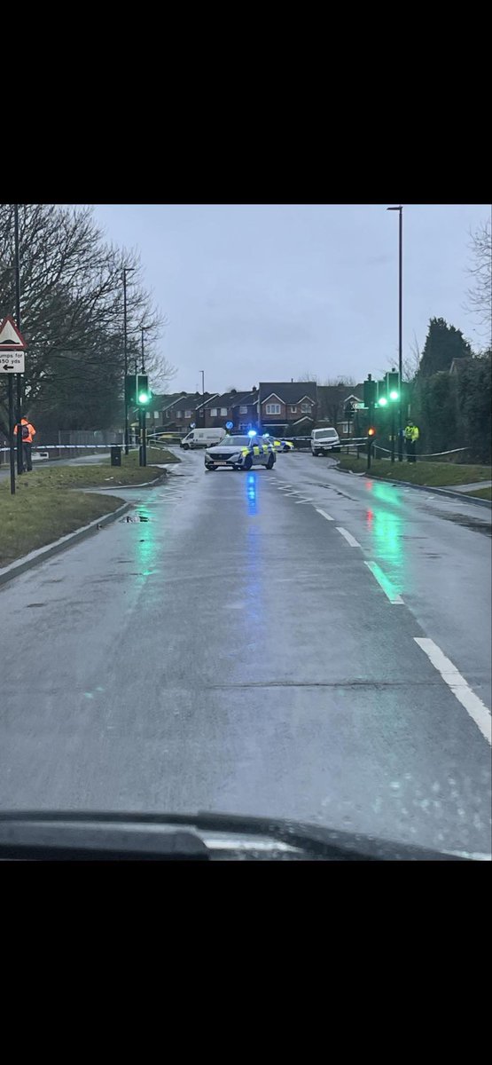 🚨 SHIRECLIFFE ROAD CLOSED 🚨

A police incident has shut Shirecliffe Road this morning near Sheffield United’s Academy. Traffic is heavy as drivers are forced to turn around.

Stagecoach 83 is diverting via Herries Rd/Norwood Rd. Avoid the area if possible.

#Sheffield #Traffic