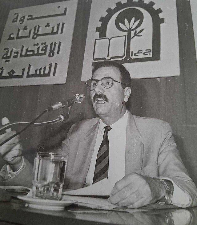 qais_fares's tweet photo. #Syrian Pres Ahmed al-Sharaa’s father, #Hussien_Alcharra, warns against #privatizing public sector institutions, calling it a threat to national sovereignty. He urges reform over dismantling decades of #economic #history.
#Abu_Mohammad_alJulani
#Syria https://t.co/MsYymaw3OC