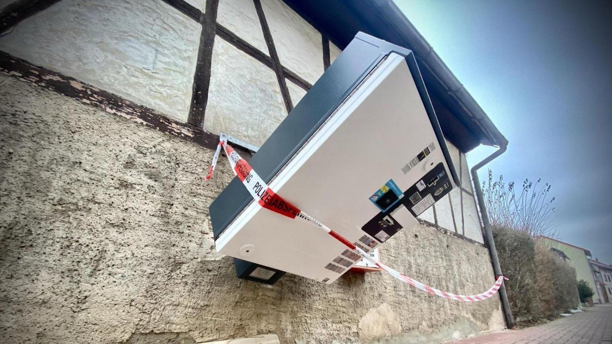Ganoven haben sich in der vergangenen Nacht in #Mühlhausen ausgetobt. Sie hatten versucht, einen Zigarettenautomaten zu stehlen. Das war ihr Plan: thueringer-allgemeine.de/lokales/unstru…
