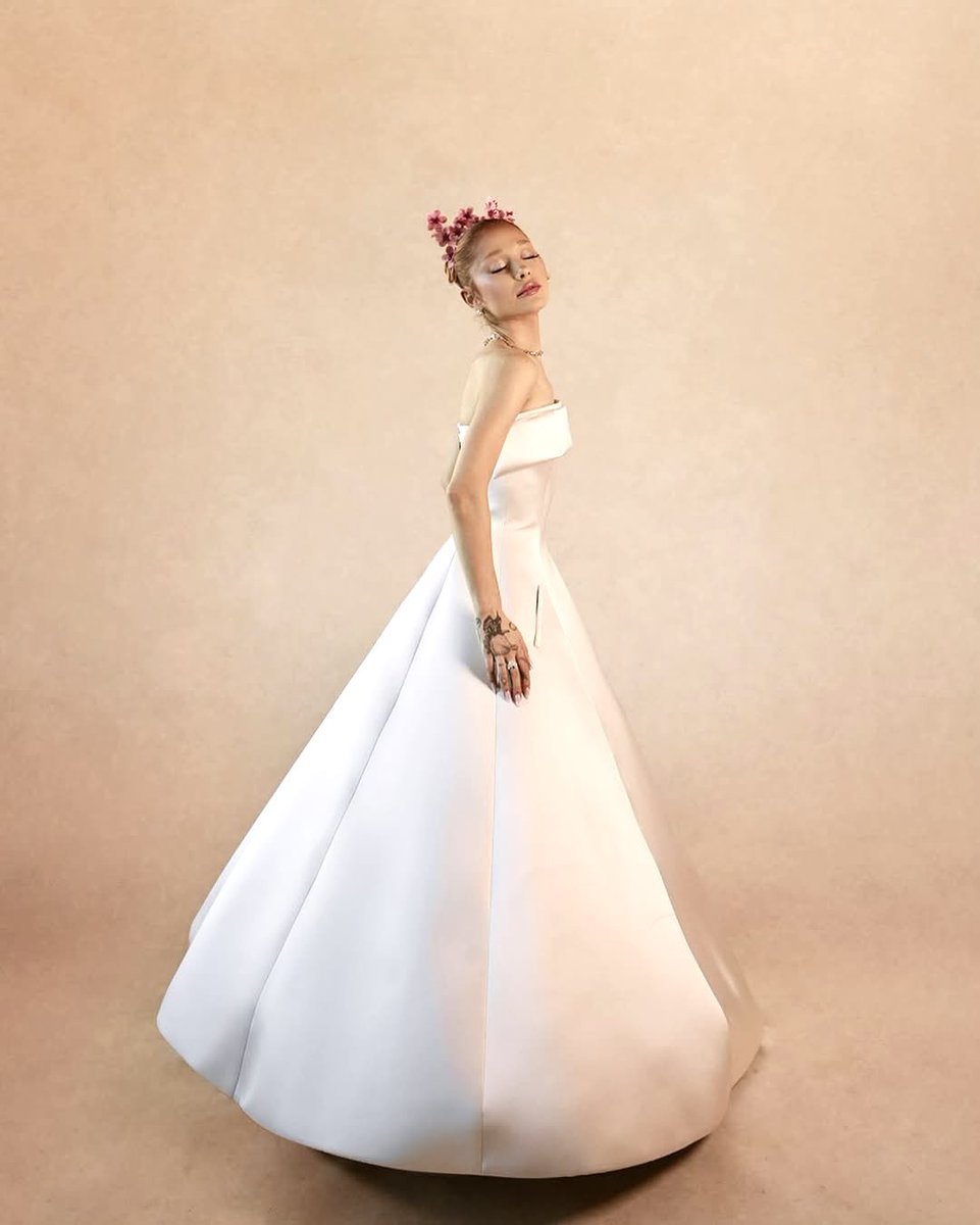 ArianaToday's tweet photo. ❀ ariana grande-butera ❀ https://t.co/CfZtdxrhvz