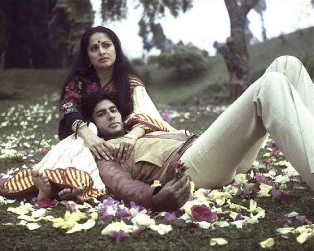 BombayBasanti's tweet photo. #44YearsOfBarsaatKiEkRaat
Apne Pyar Ke Sapne Sach Hue
Kaliram Ka Khul Gaya Pol
Haye Wo Pardesi
Action drama by #ShaktiSamanta featuring #AmitabhBachchan #Rakhee #AmjadKhan #UtpalDutt #AsitSen #SujitKumar and #PremaNarayan
#RDBurman #AnandBakshi https://t.co/iz87kzr3Mh