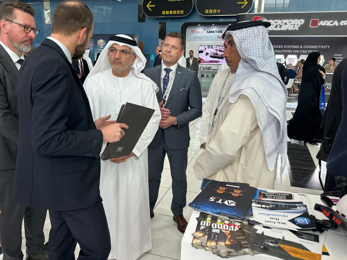 Transbit_PL's tweet image. Przedstawiciele Transbit na IDEX 2025 podczas bezpośrednich spotkań prezentują najnowsze rozwiązania w zakresie łączności radiowej oparte na technologii Software Defined Radio (SDR) dostosowane do pracy w sieciocentrycznych systemach dowodzenia C4ISR.