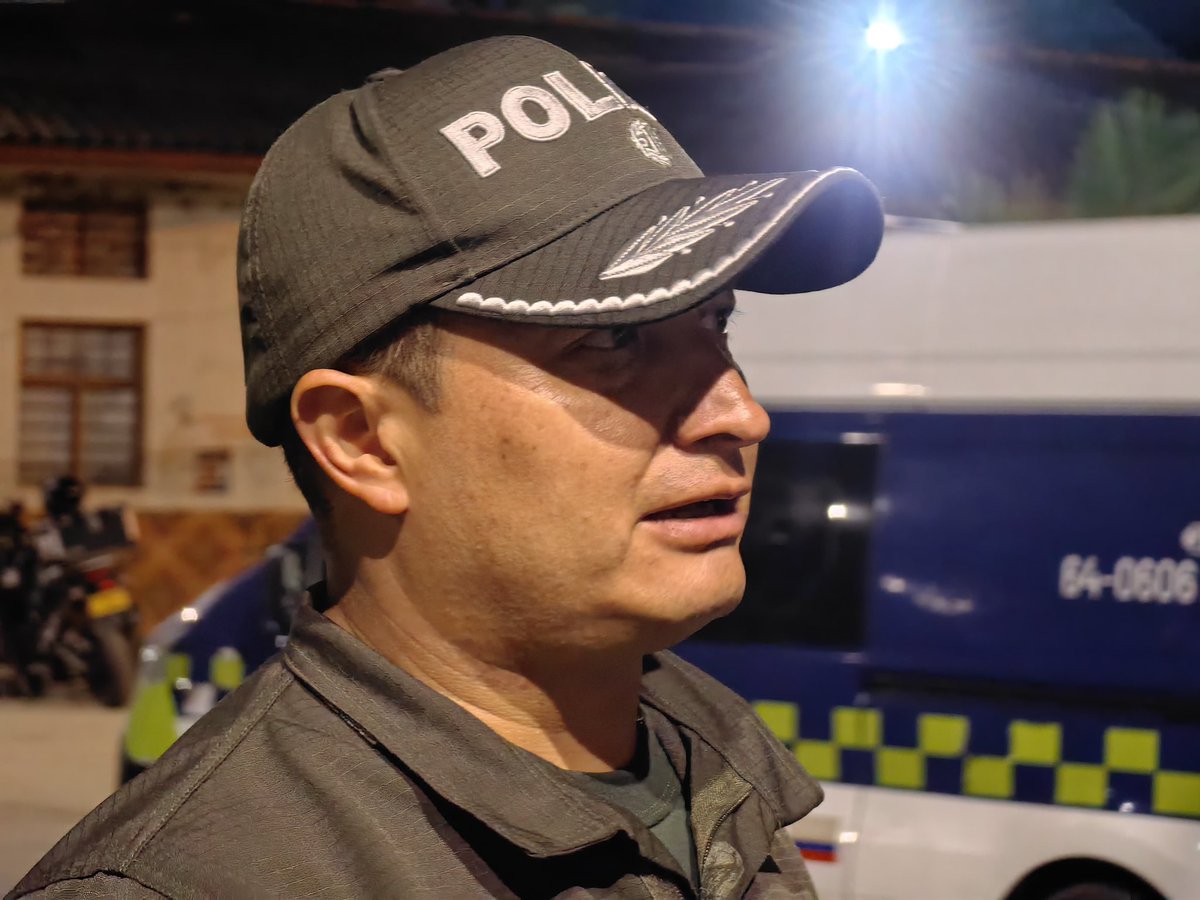 Nos encontramos en el lugar de los hechos, trazando acciones que generen tranquilidad a la comunidad supervisando las acciones de la Policía Nacional, quienes tienen el control total de la zona.

¡La tranquilidad de nuestra gente es prioridad! 

#CaucaSeguro