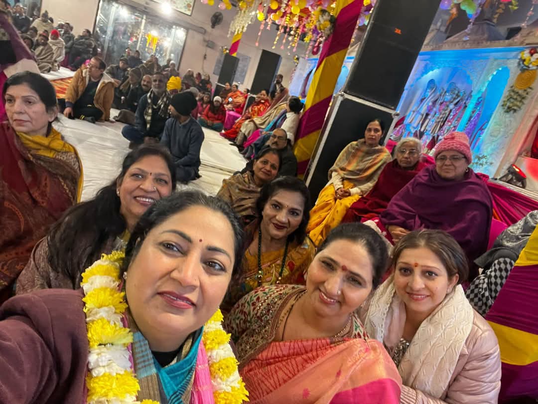 DeepikaSethi099's tweet photo. बड़ी बहन श्रीमती @RekhaGuptabjp जी को दिल्ली भाजपा विधायक दल का नेता चुने जाने पर हार्दिक बधाई एवं अशेष शुभकामनाएँ।

हमें पूर्ण विश्वास है कि आपके नेतृत्व में प्रदेश उत्तरोत्तर प्रगति करेगा।  श्रीमती रेखा गुप्ता जी दिल्ली का मुख्यमंत्री बनने पर को हार्दिक शुभकामनाएं व बधाई 🙏 https://t.co/iaBP7FCawC