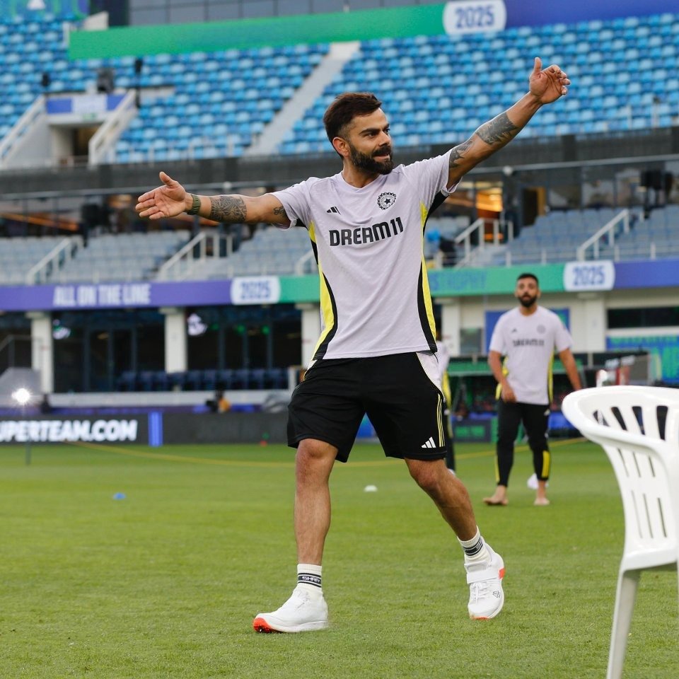 KohliSensation's tweet photo. More Pictures Of @imVkohli From Yesterday's Practice Session.👑💙

.
.
(1/3)
.

#ViratKohli #ChampionsTrophy #INDvBAN @imVkohli https://t.co/WynAUZSffB