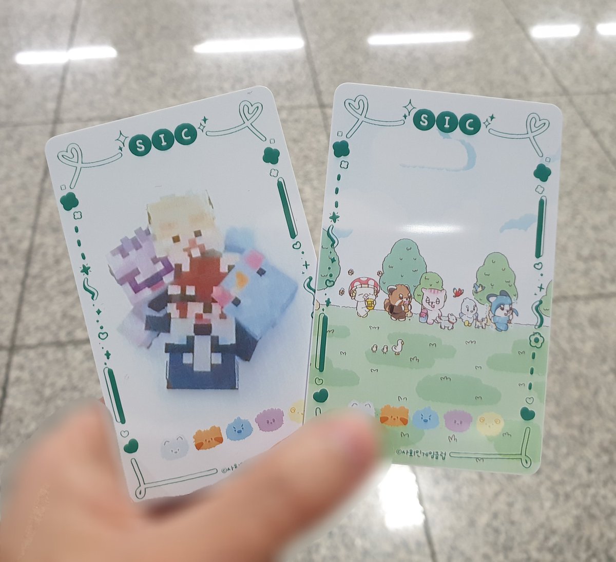 영화관 포카를 오랜만에 뽑아봐서 연한 사진은 잘 안나온다는걸 까먹음🥺... 하지만 이럴 줄 알고 편집 남은 한장이 더 있지!