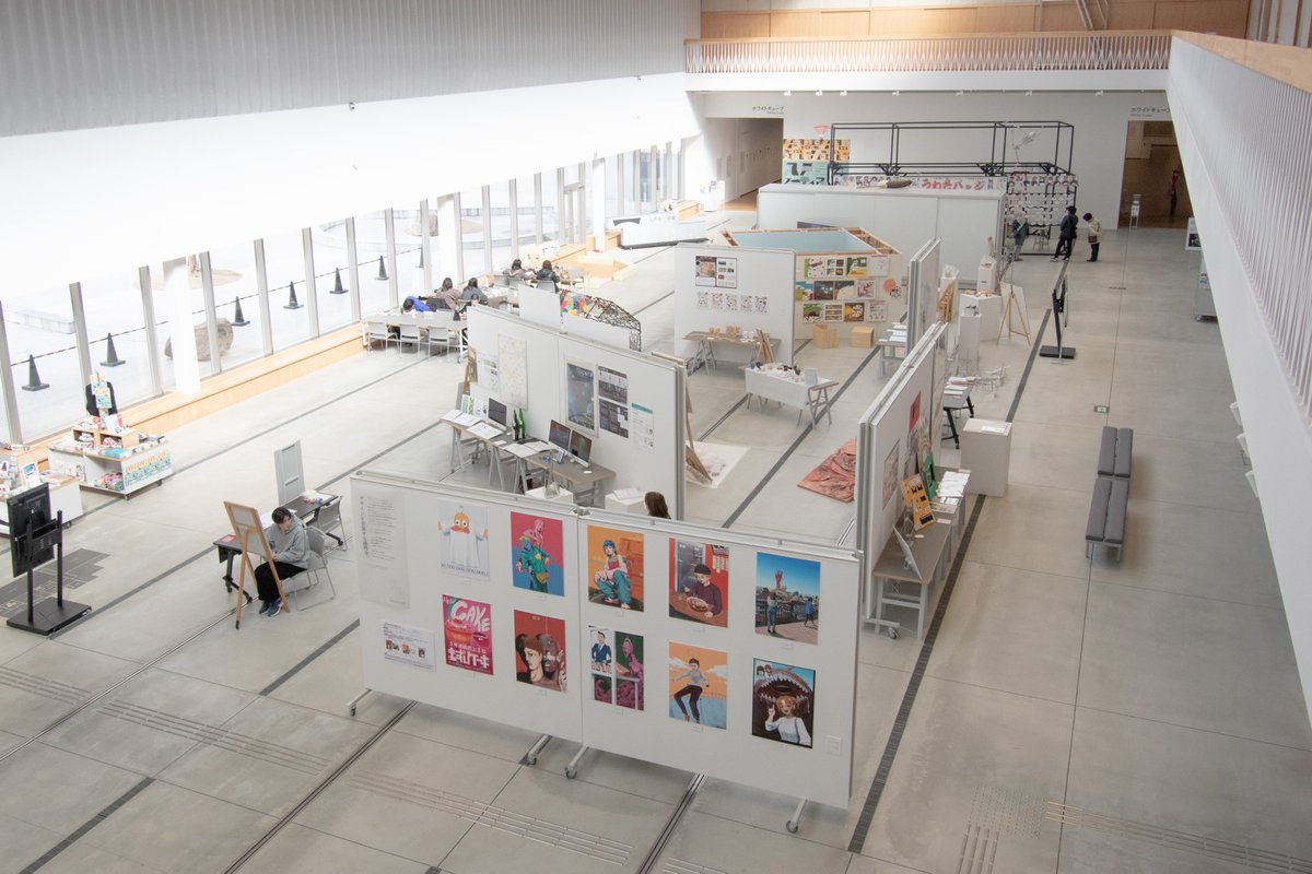 八戸市美術館にて、#八戸工業大学 感性デザイン学部 卒業研究(論文･制作)成果展を開催中です🎊

会期：2月18日（火）〜2月23日（日）10:00-19:00
　　　※最終日のみ17:00まで
会場：八戸市美術館（ジャイアントルーム、スタジオ）

学生たちの成果をぜひご覧ください👀✨