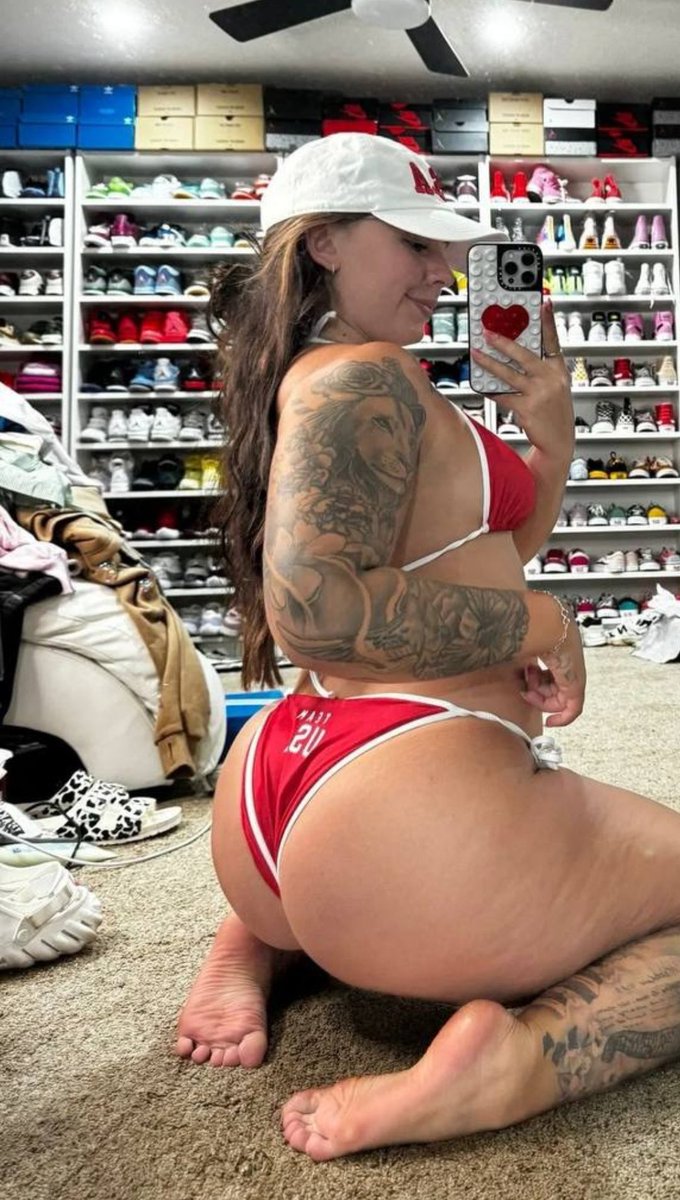 lilnemo25492754's tweet photo. Abby berner’s fat ass😍 #thick #fatass https://t.co/VeBCkYOAzo