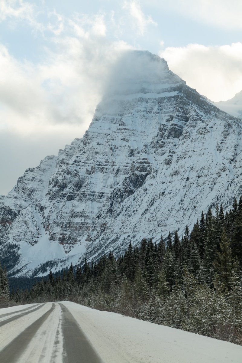 nyorohas's tweet photo. Canadian rocky road trip in winter. It’s a beautiful landscape. I took amazing photography. https://t.co/FedkA2F3u1