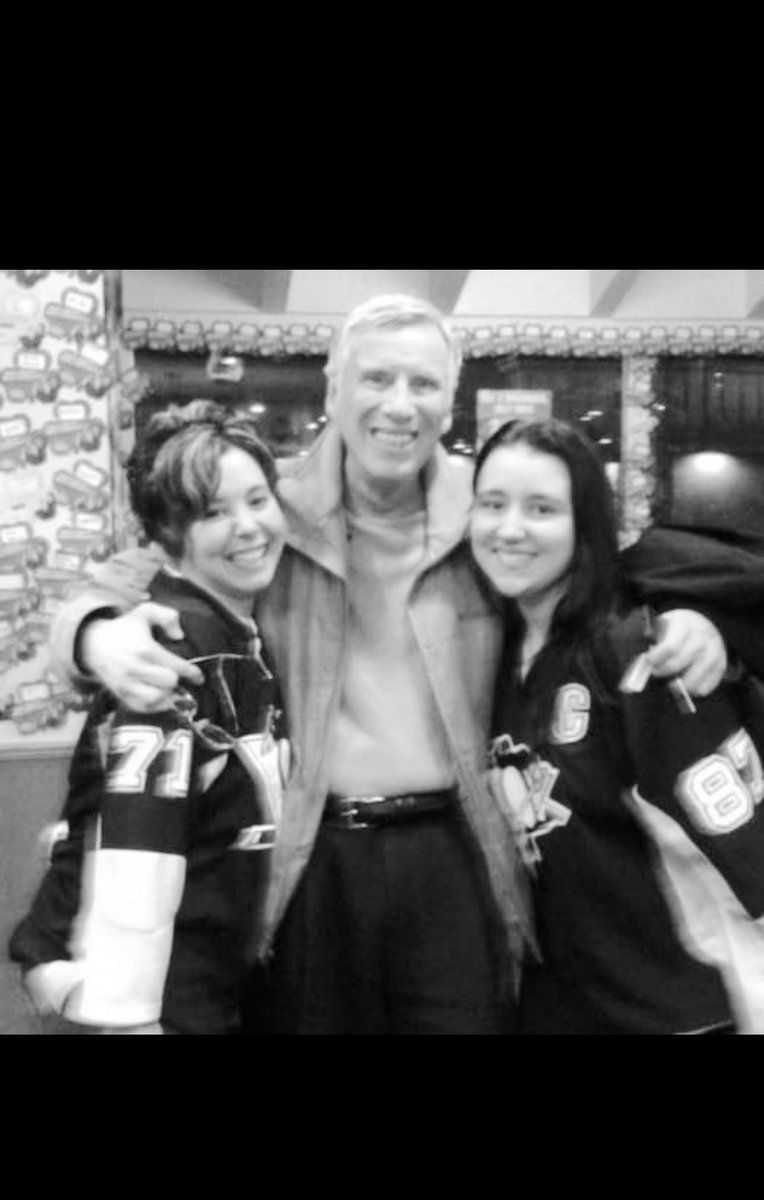 Katie_Loki_'s tweet image. In 13’ after a @penguins loss, we went out to dennys on McKnight. We stopped in to eat &amp;amp; saw Mike Lange sitting two booths away. We asked the one lady working if it was him &amp;amp; she replied it was &amp;amp; that he always came there after each game. #RIPMikeLange 🖤😭 he was so nice to us